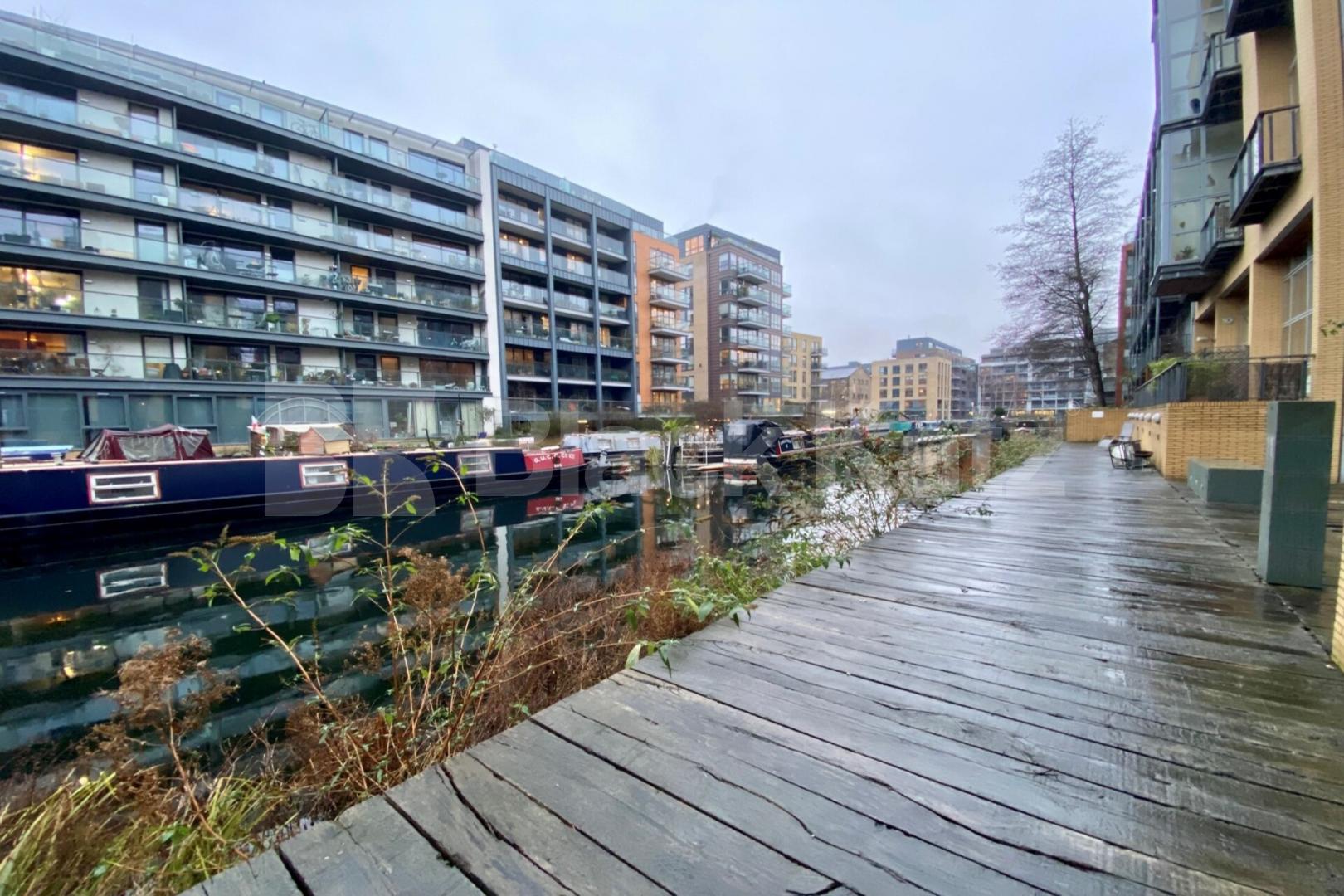 2 bedroom maisonette within a gated development backing on to the canal   Kingsland Road, Haggerston